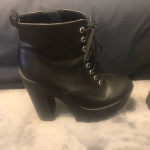 🖤🖤🖤Chunky Platform Ankle Botties